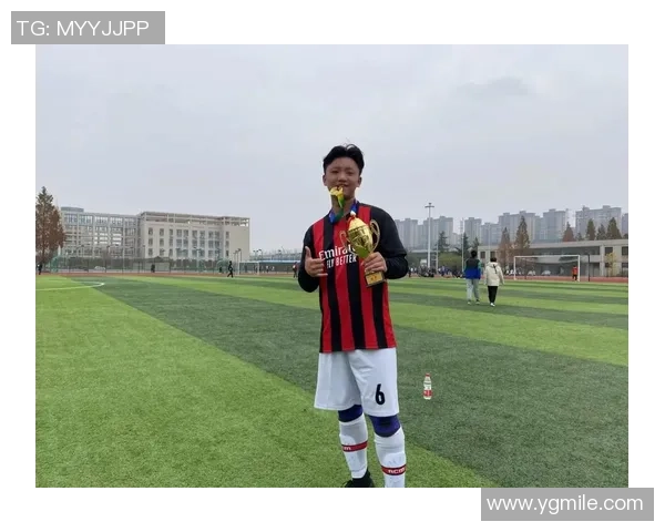 我的足球明星男友带我走进绿茵场的浪漫与激情生活